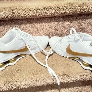 Beautiful & stylish Nike Shox White and Gold Sneakers size 9.5. 👟👟👟